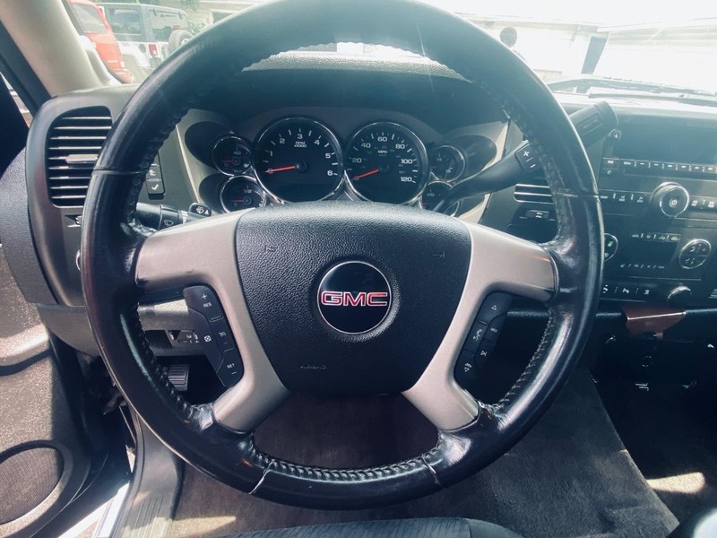 GMC Sierra 1500 Vehicle Full-screen Gallery Image 24