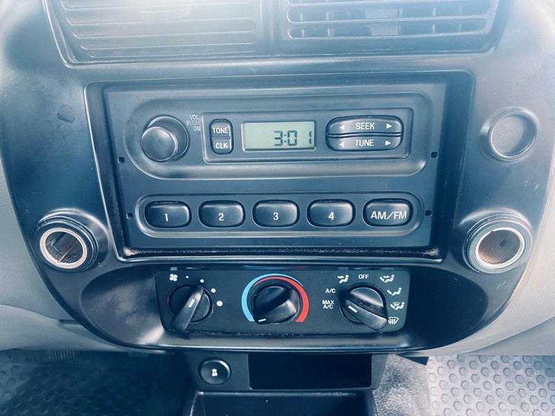 Ford Ranger Vehicle Full-screen Gallery Image 21