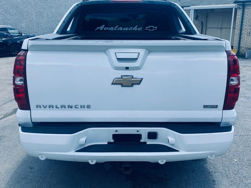 Chevrolet Avalanche Vehicle Full-screen Gallery Image 04