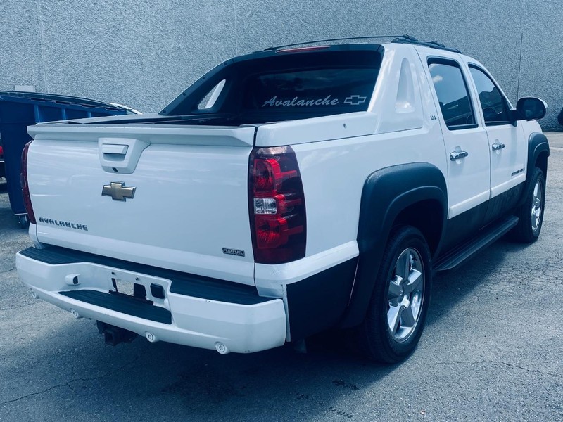 Chevrolet Avalanche Vehicle Full-screen Gallery Image 06