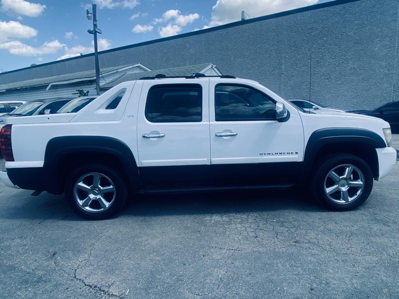 Chevrolet Avalanche Vehicle Full-screen Gallery Image 07