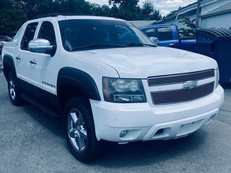 Chevrolet Avalanche Vehicle Full-screen Gallery Image 08
