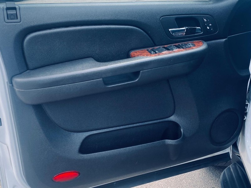 Chevrolet Avalanche Vehicle Full-screen Gallery Image 11