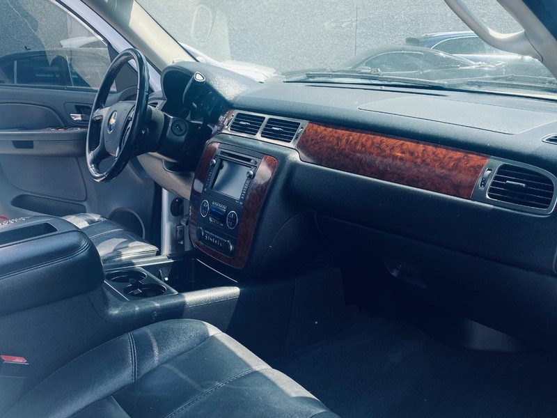 Chevrolet Avalanche Vehicle Full-screen Gallery Image 21