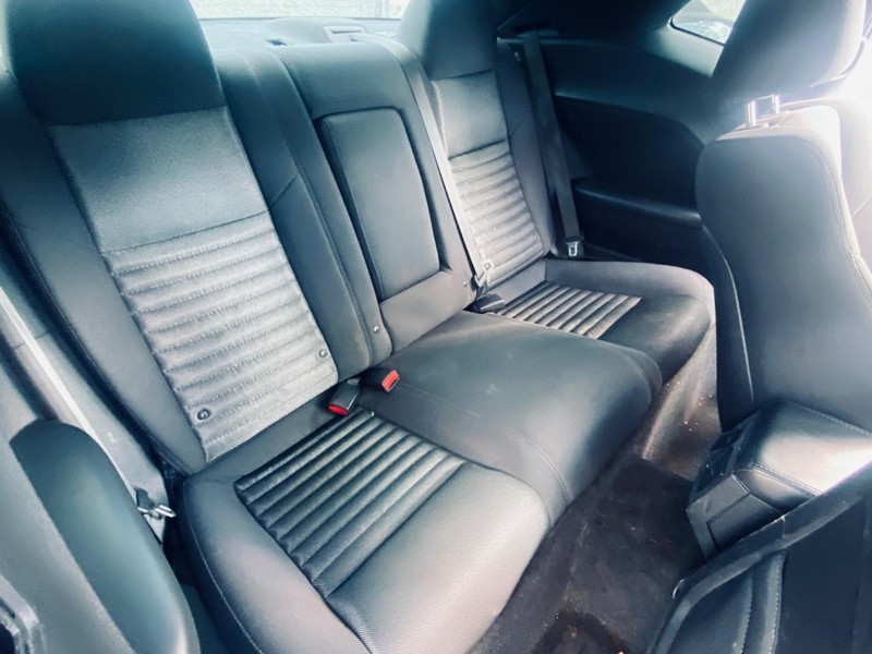 Dodge Challenger Vehicle Full-screen Gallery Image 17