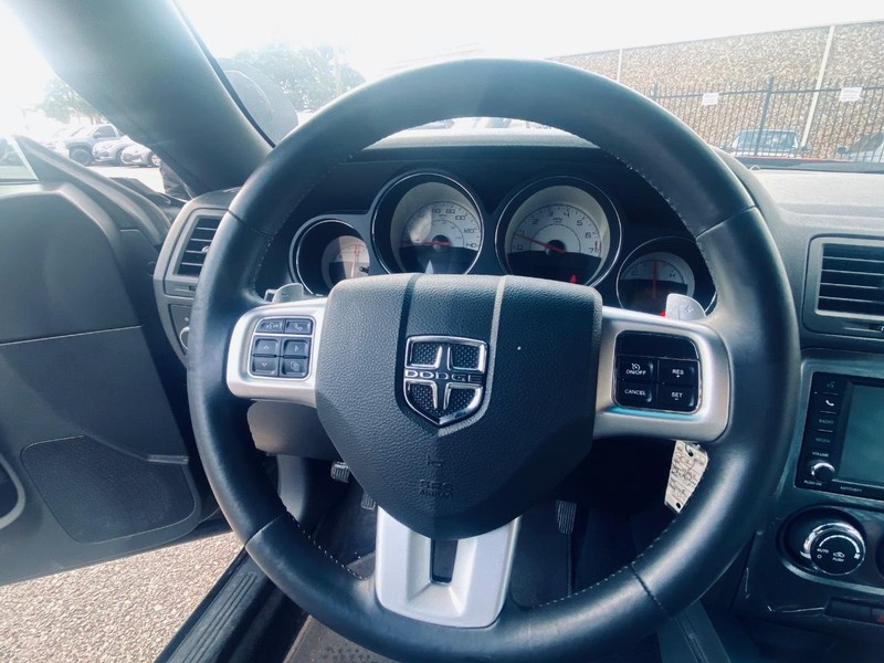Dodge Challenger Vehicle Full-screen Gallery Image 18