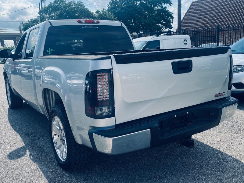 GMC Sierra 1500 Vehicle Full-screen Gallery Image 03