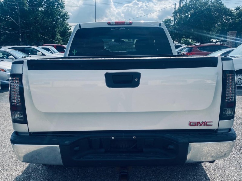GMC Sierra 1500 Vehicle Full-screen Gallery Image 04