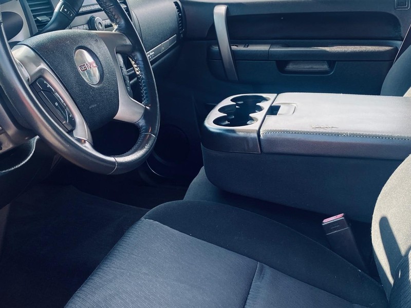 GMC Sierra 1500 Vehicle Full-screen Gallery Image 12