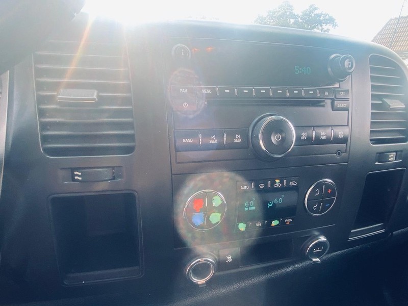GMC Sierra 1500 Vehicle Full-screen Gallery Image 24