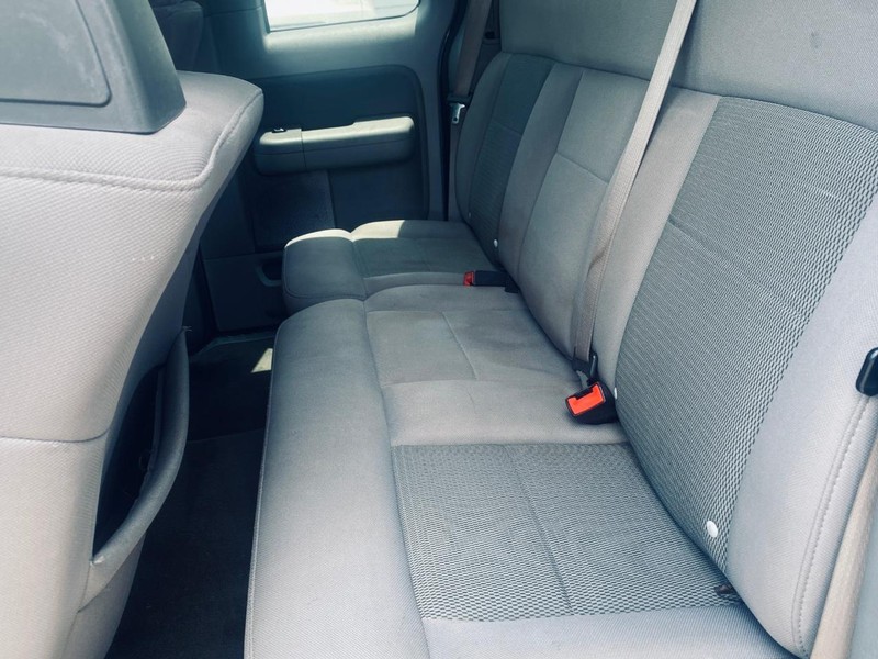 Ford F-150 Vehicle Full-screen Gallery Image 13