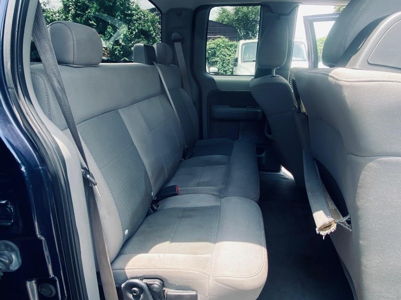 Ford F-150 Vehicle Full-screen Gallery Image 17