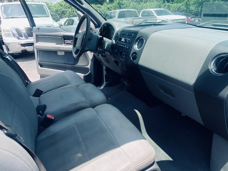 Ford F-150 Vehicle Full-screen Gallery Image 19