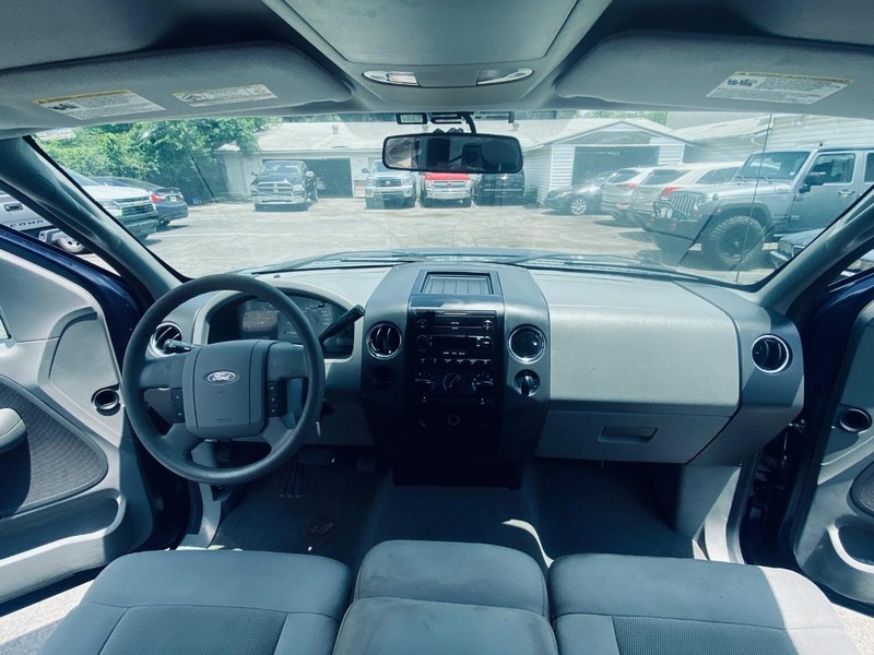 Ford F-150 Vehicle Full-screen Gallery Image 21