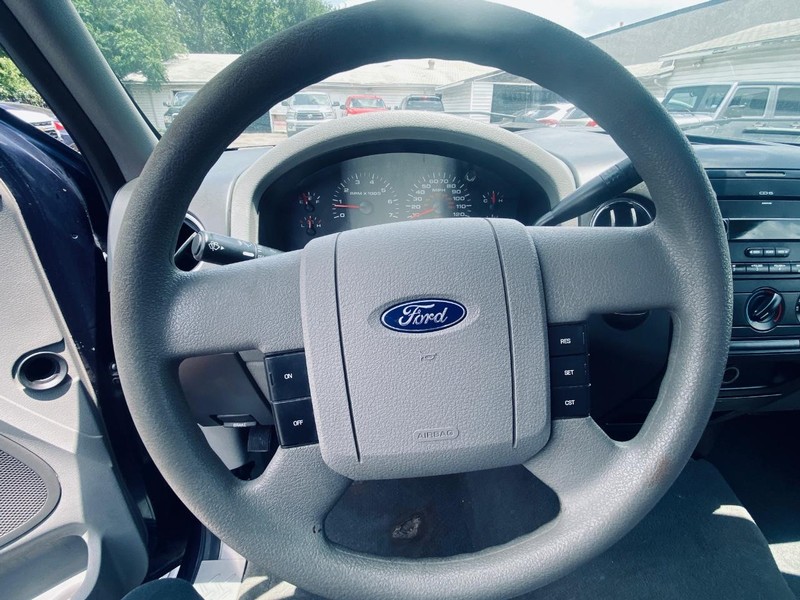 Ford F-150 Vehicle Full-screen Gallery Image 22