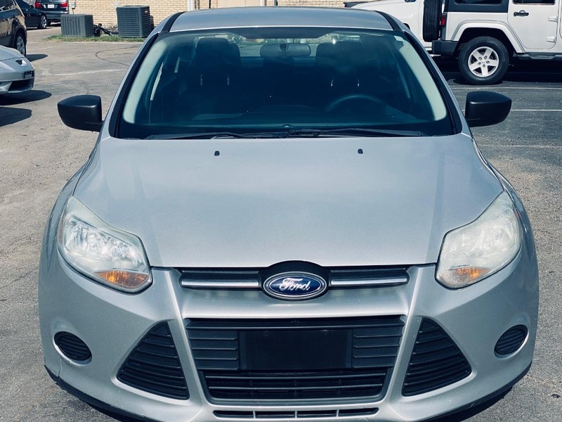 Ford Focus Vehicle Full-screen Gallery Image 09