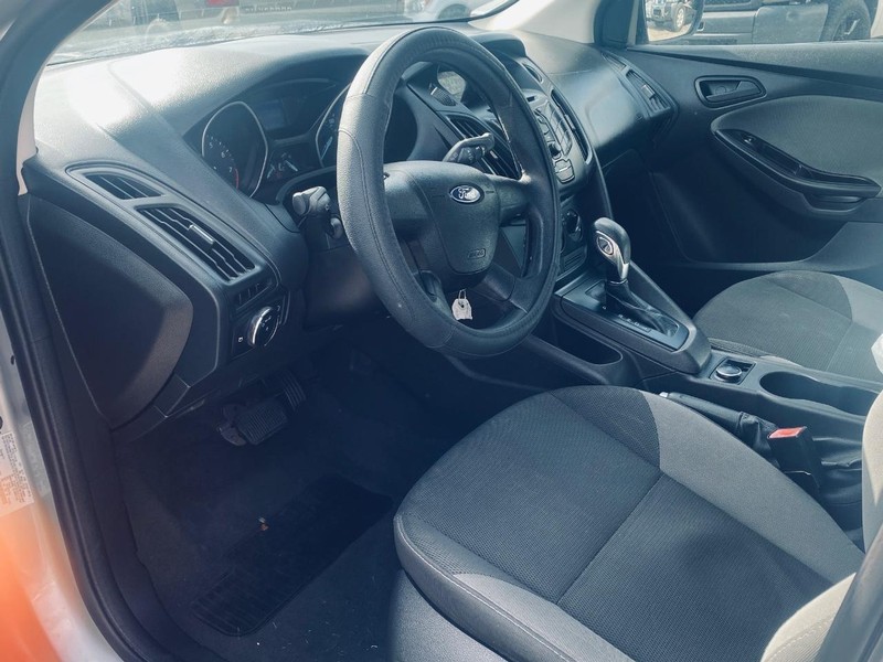 Ford Focus Vehicle Full-screen Gallery Image 12