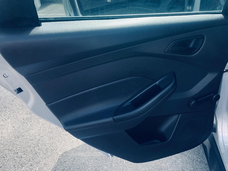 Ford Focus Vehicle Full-screen Gallery Image 13
