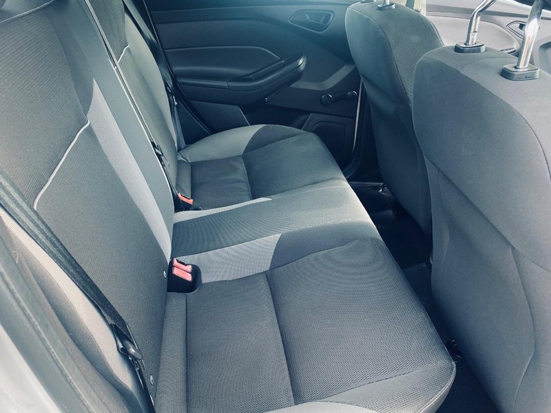 Ford Focus Vehicle Full-screen Gallery Image 17