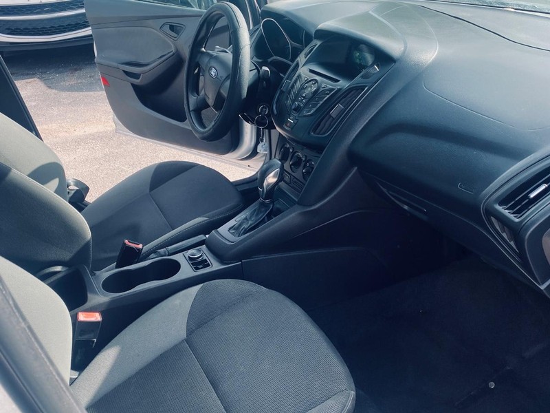 Ford Focus Vehicle Full-screen Gallery Image 19