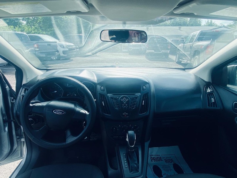 Ford Focus Vehicle Full-screen Gallery Image 21
