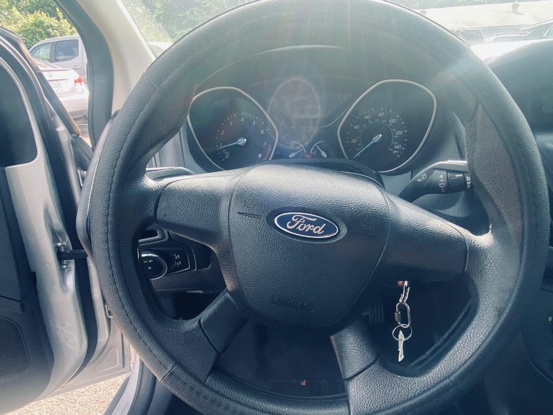 Ford Focus Vehicle Full-screen Gallery Image 22