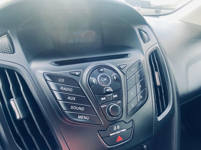 Ford Focus Vehicle Full-screen Gallery Image 24