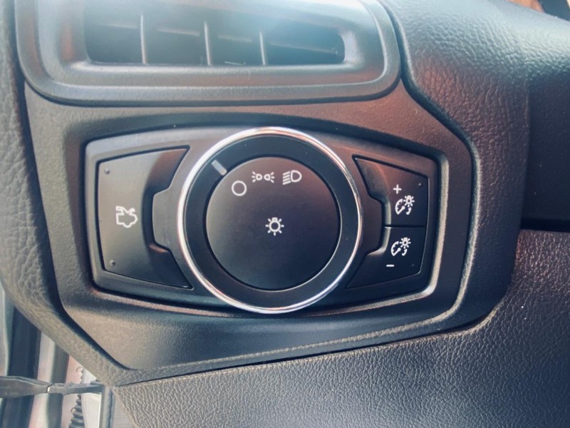 Ford Focus Vehicle Full-screen Gallery Image 27