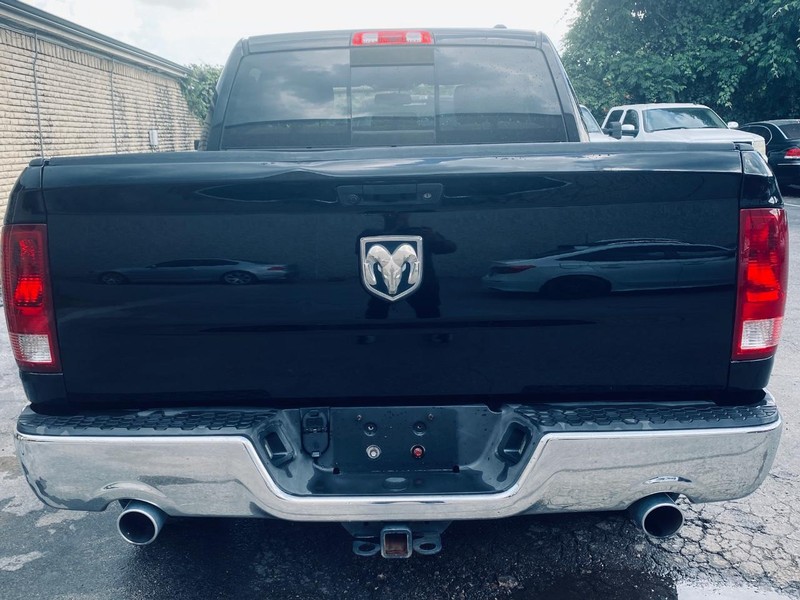 Ram 1500 Vehicle Full-screen Gallery Image 03