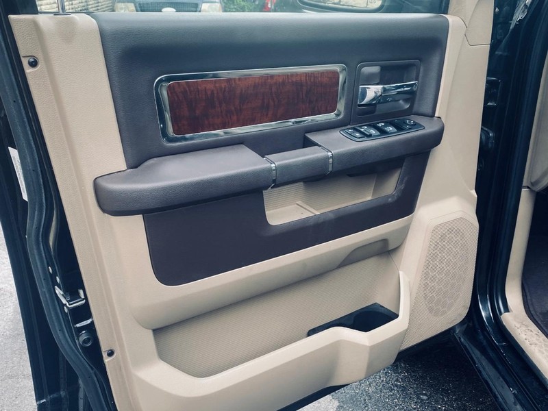 Ram 1500 Vehicle Full-screen Gallery Image 09