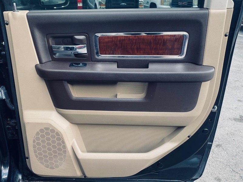 Ram 1500 Vehicle Full-screen Gallery Image 16
