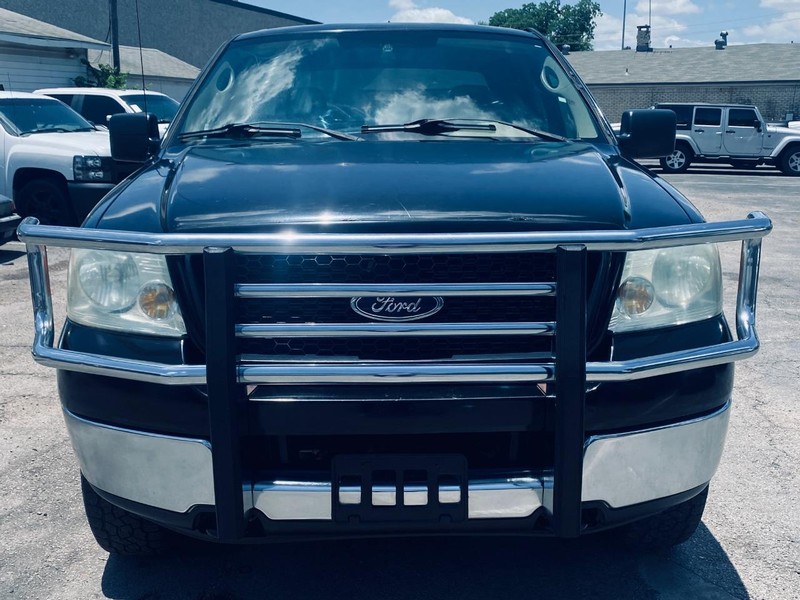 Ford F-150 Vehicle Full-screen Gallery Image 09