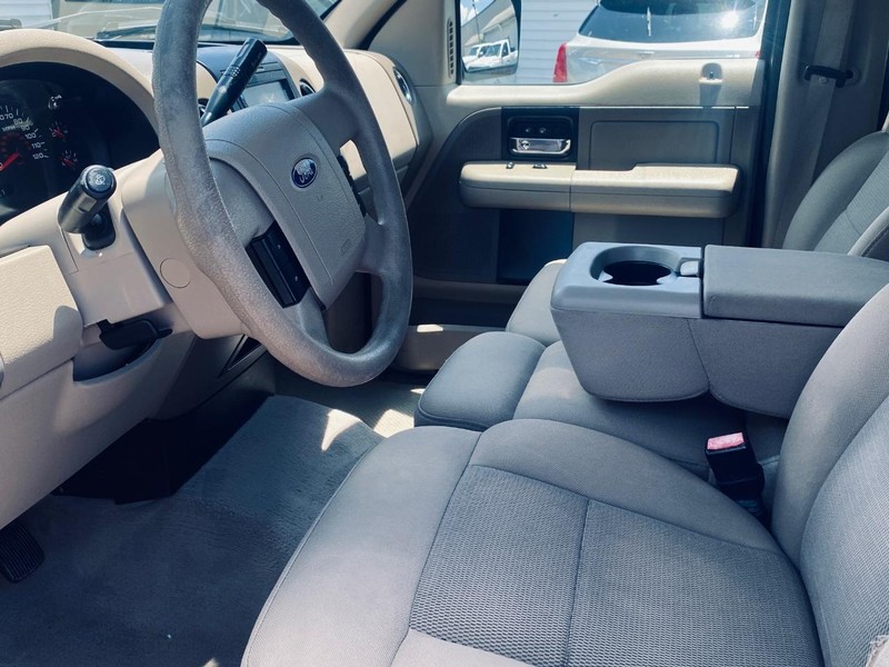Ford F-150 Vehicle Full-screen Gallery Image 12