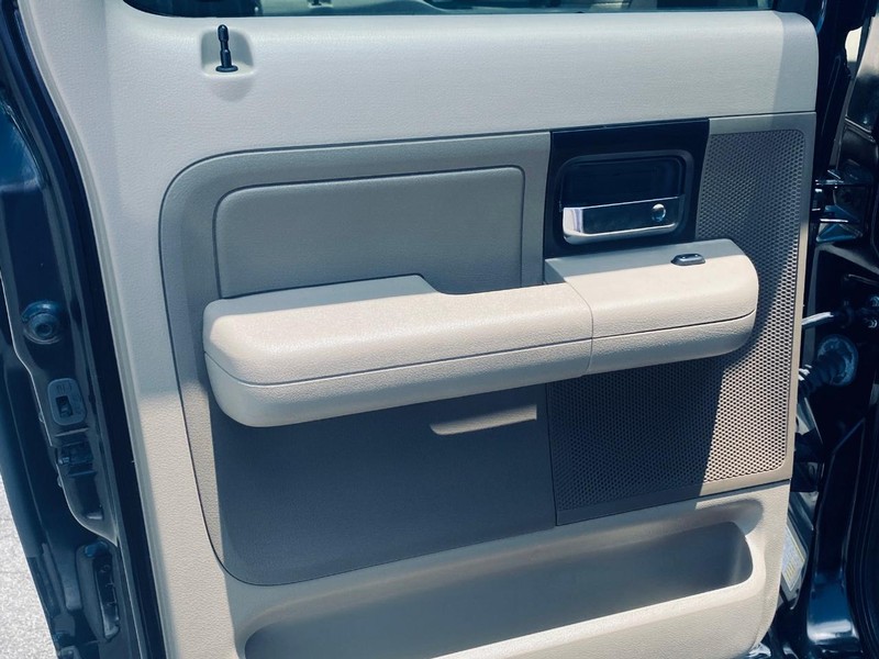 Ford F-150 Vehicle Full-screen Gallery Image 13