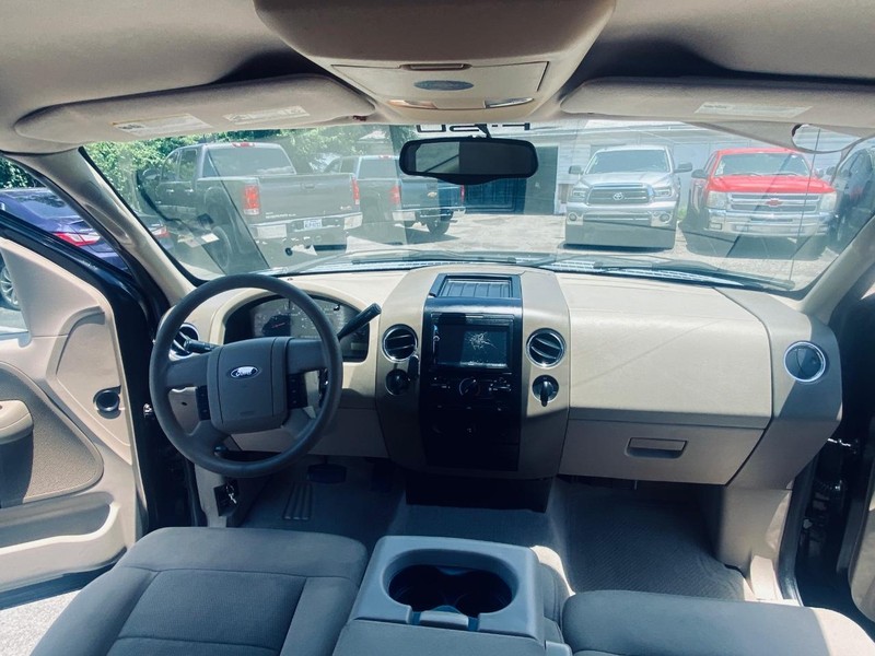 Ford F-150 Vehicle Full-screen Gallery Image 22
