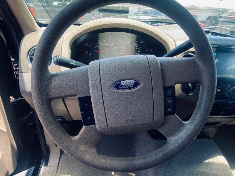 Ford F-150 Vehicle Full-screen Gallery Image 23