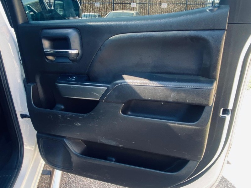 Chevrolet Silverado 1500 Vehicle Full-screen Gallery Image 17