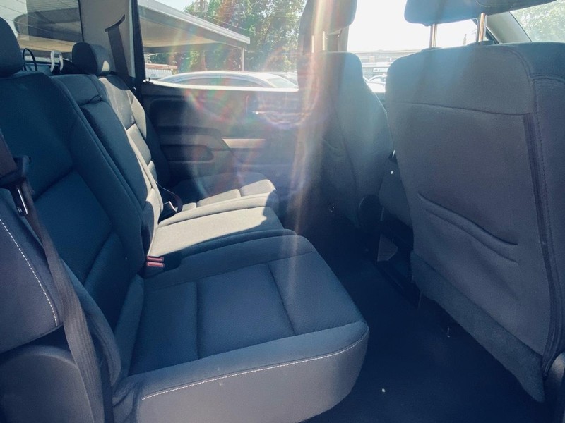Chevrolet Silverado 1500 Vehicle Full-screen Gallery Image 18