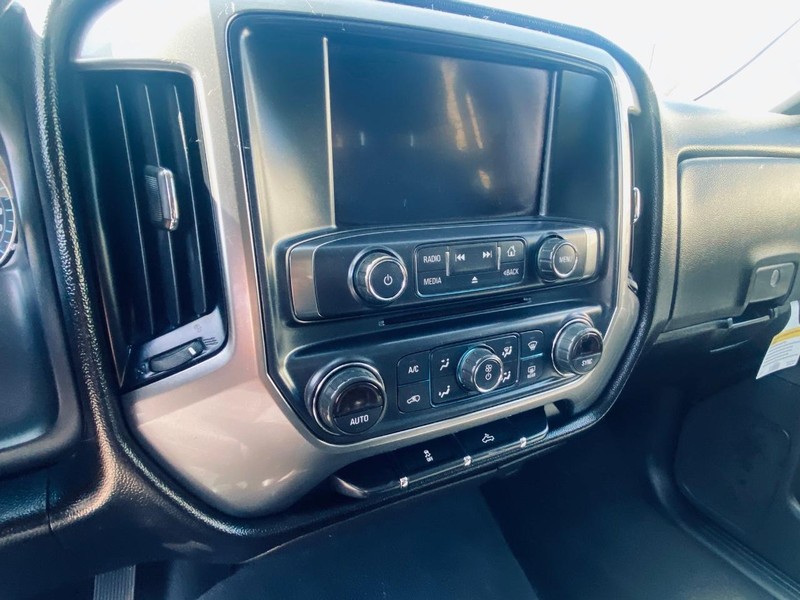 Chevrolet Silverado 1500 Vehicle Full-screen Gallery Image 25