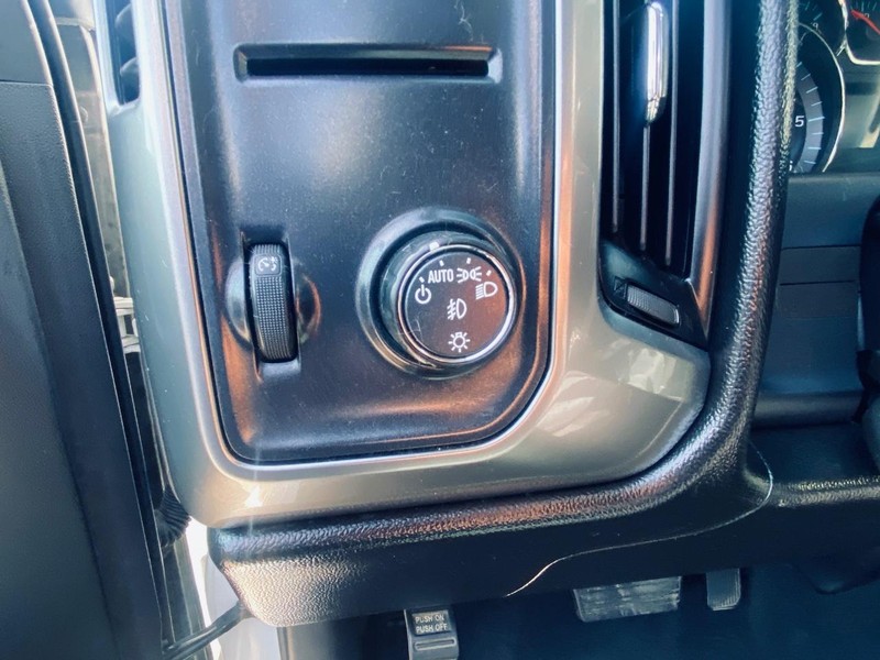 Chevrolet Silverado 1500 Vehicle Full-screen Gallery Image 26