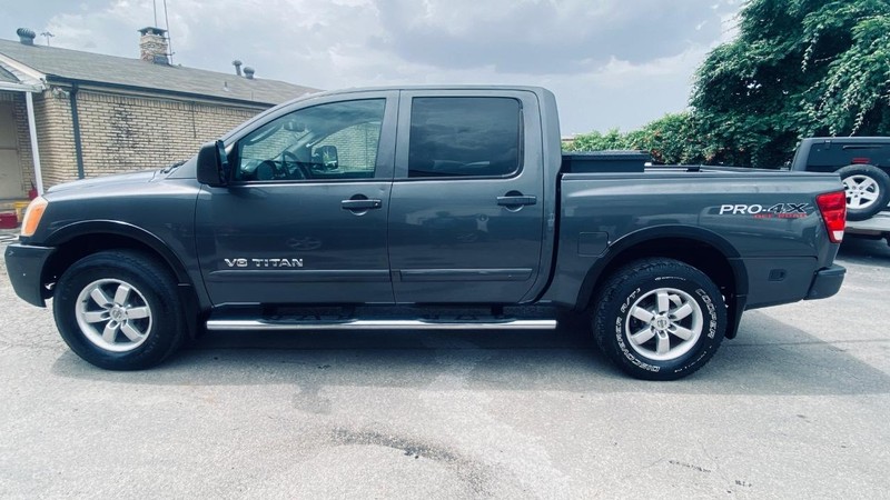 Nissan Titan Vehicle Full-screen Gallery Image 03