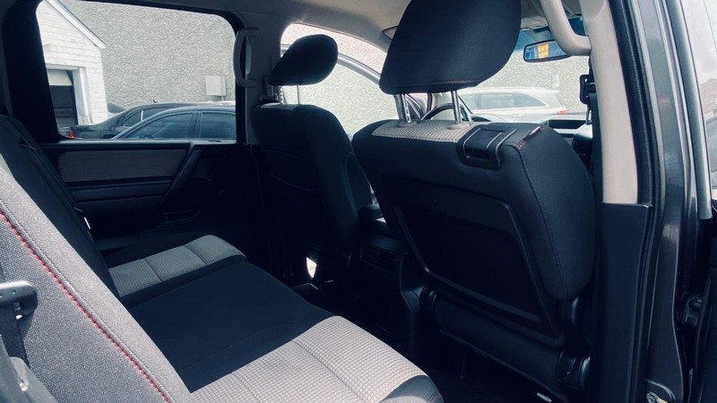Nissan Titan Vehicle Full-screen Gallery Image 18