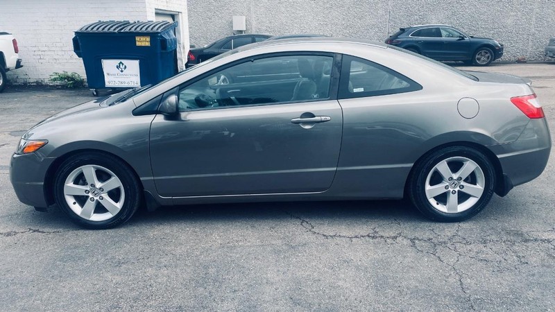Honda Civic Coupe Vehicle Full-screen Gallery Image 02