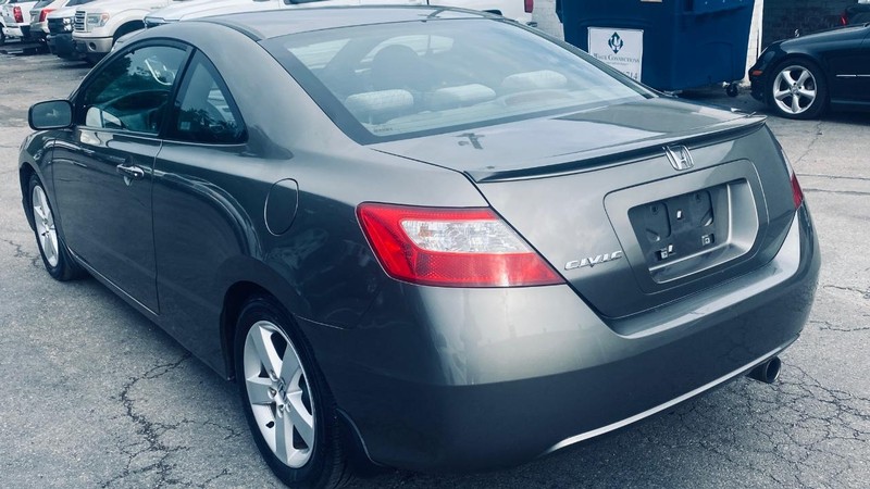 Honda Civic Coupe Vehicle Full-screen Gallery Image 03