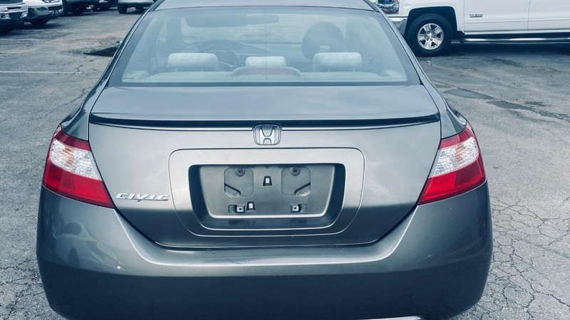 Honda Civic Coupe Vehicle Full-screen Gallery Image 04