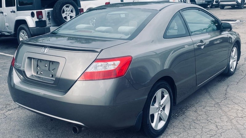Honda Civic Coupe Vehicle Full-screen Gallery Image 06