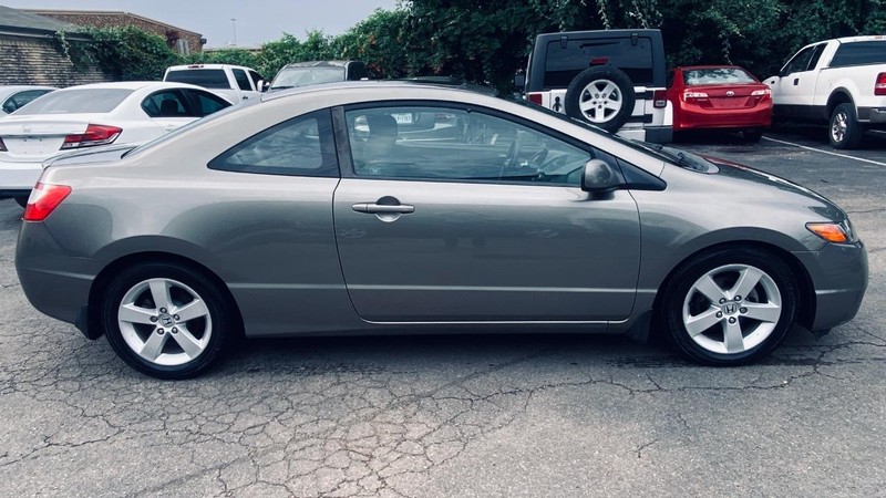 Honda Civic Coupe Vehicle Full-screen Gallery Image 07