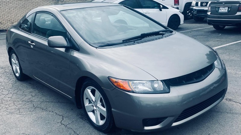 Honda Civic Coupe Vehicle Full-screen Gallery Image 08