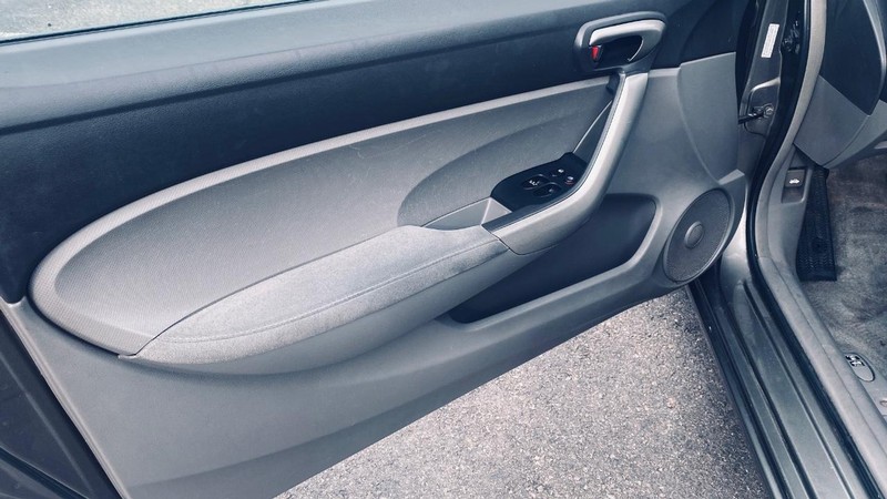 Honda Civic Coupe Vehicle Full-screen Gallery Image 11