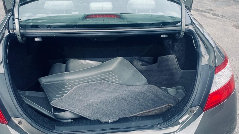 Honda Civic Coupe Vehicle Full-screen Gallery Image 14